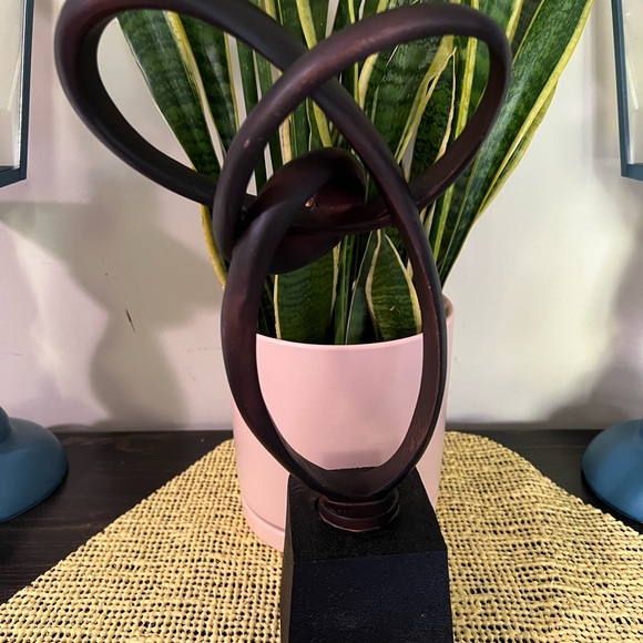 Infinite Knot Swirl sculpture - Picture 6 of 14
